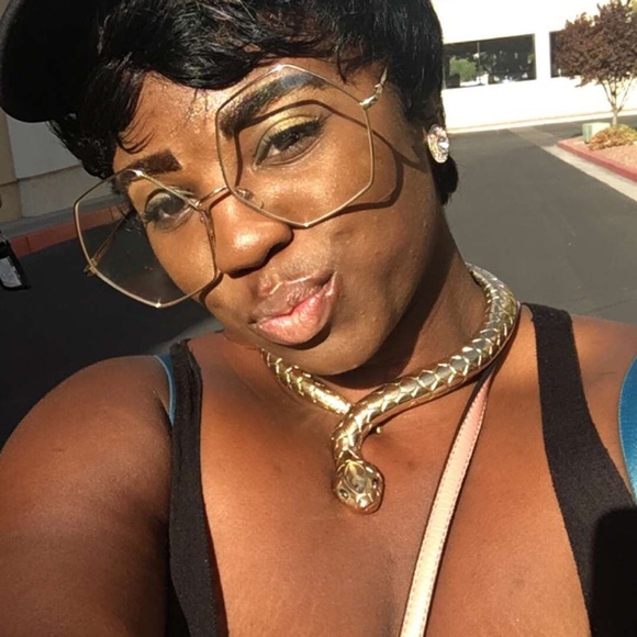 Meet your Posher, Bianca - Picture 1 of 1